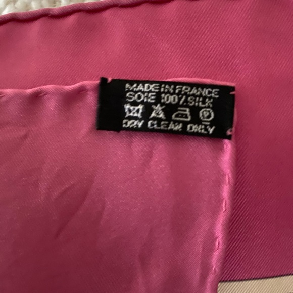 Beautiful Hermes scarf - Picture 3 of 3